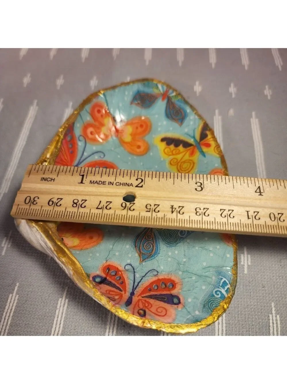 DECOUPAGE CLAM SHELL DECOUPAGE BUTTFLIES ON A CLAM SHELL TRINKET DISH